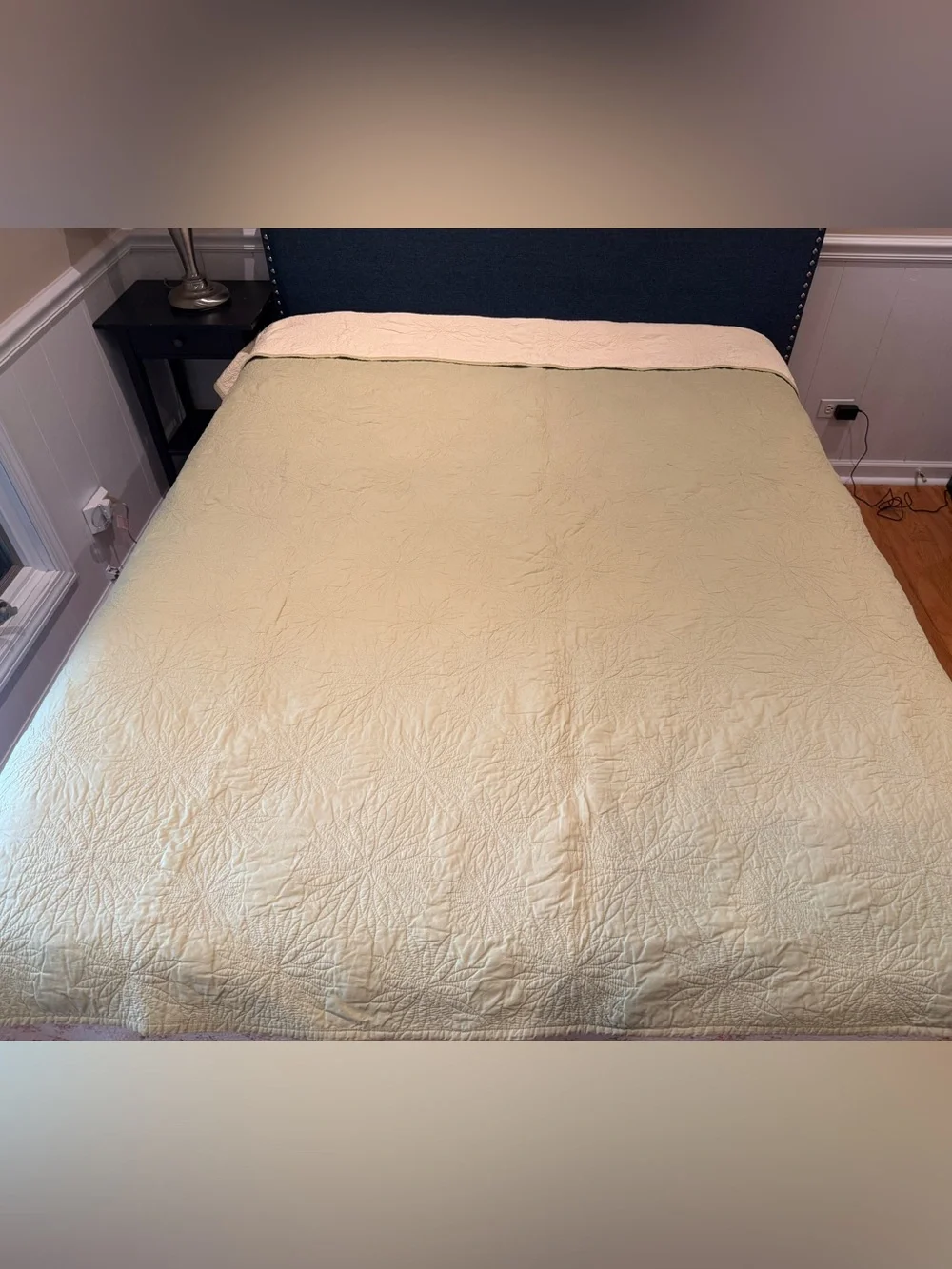 Reversible Cotton Coverlet – Sage Green & Cream, Full Size